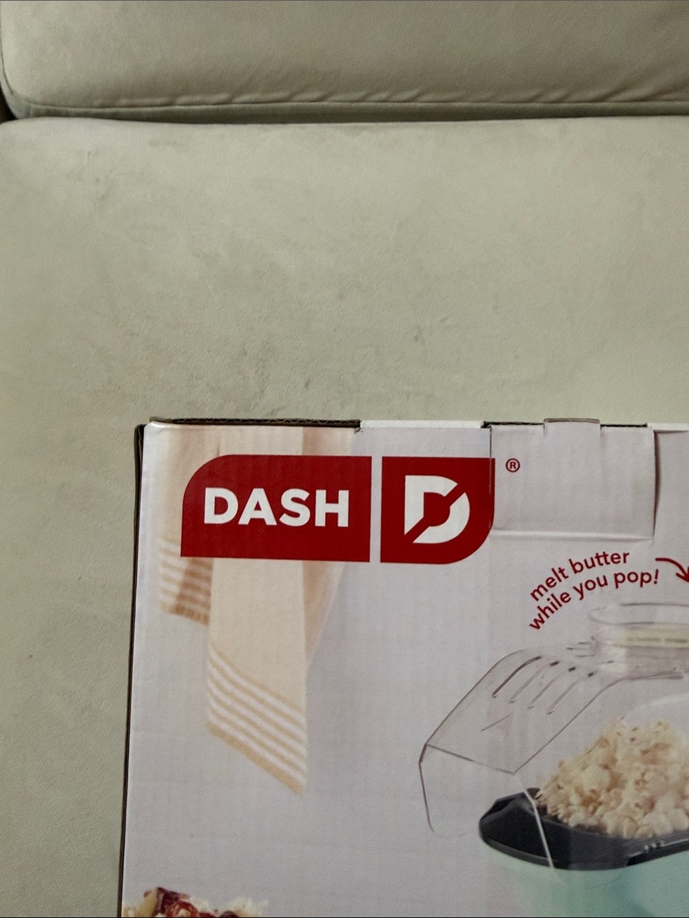 Ash Dash Fresh Pop Popcorn Maker in Mint Green and White - Picture 2 of 4